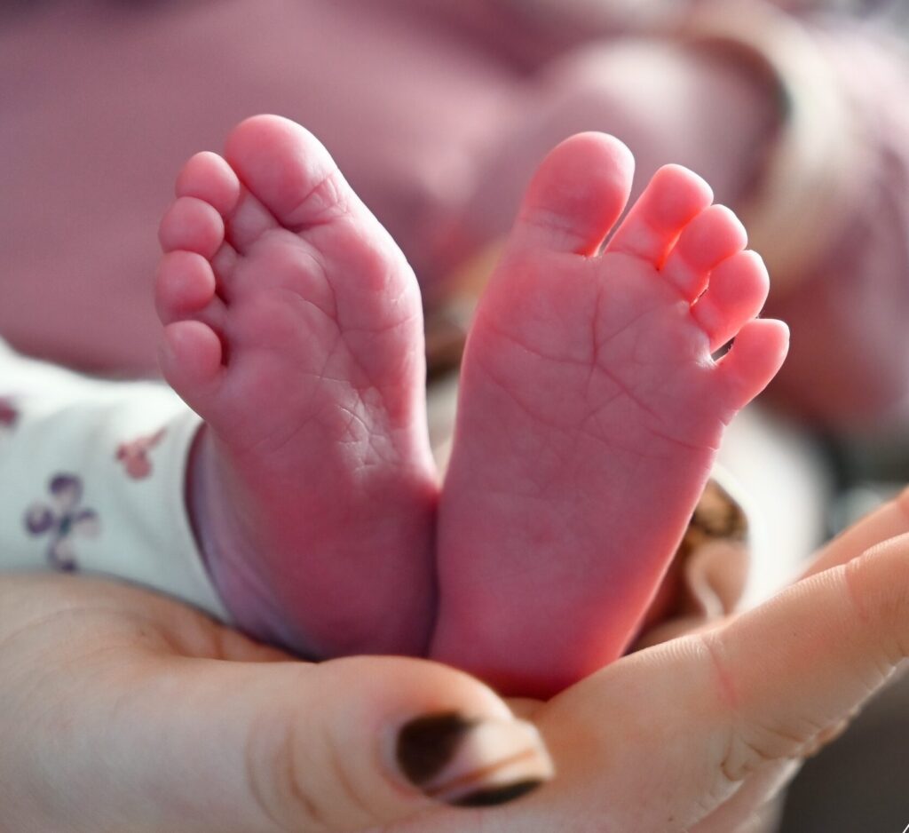 *voetjes van baby rechtop