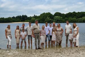 familieportret aan het water