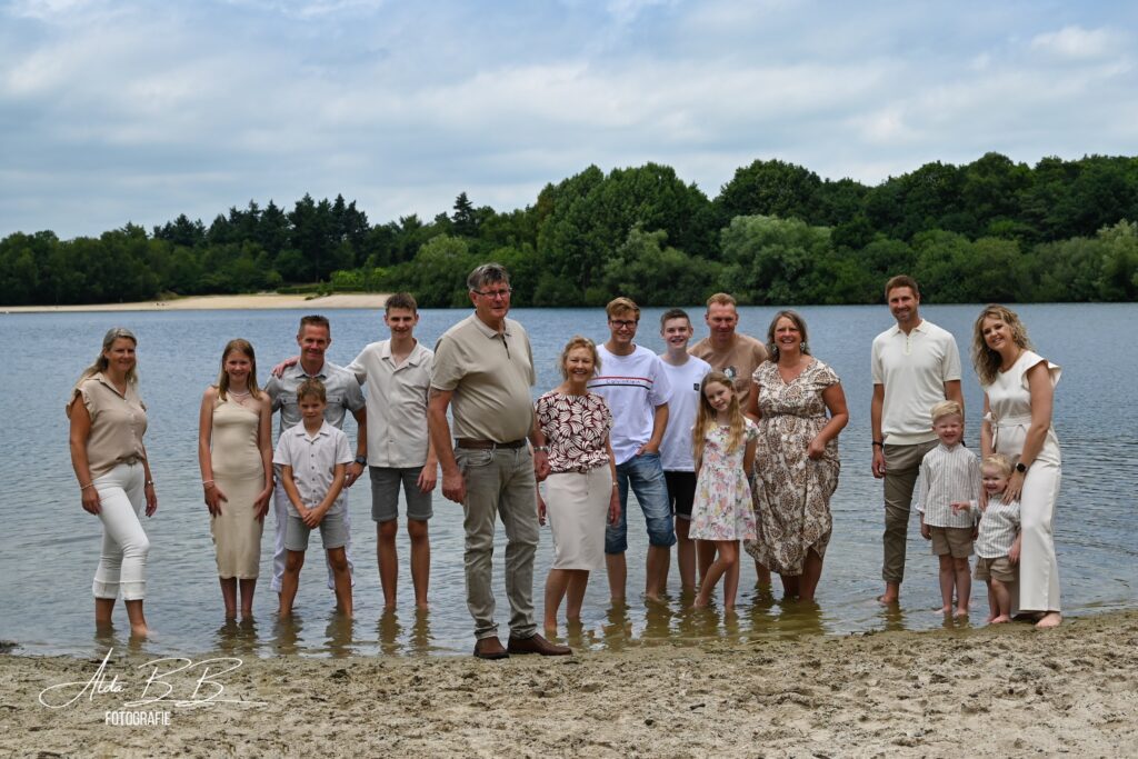* familie voor waterplas