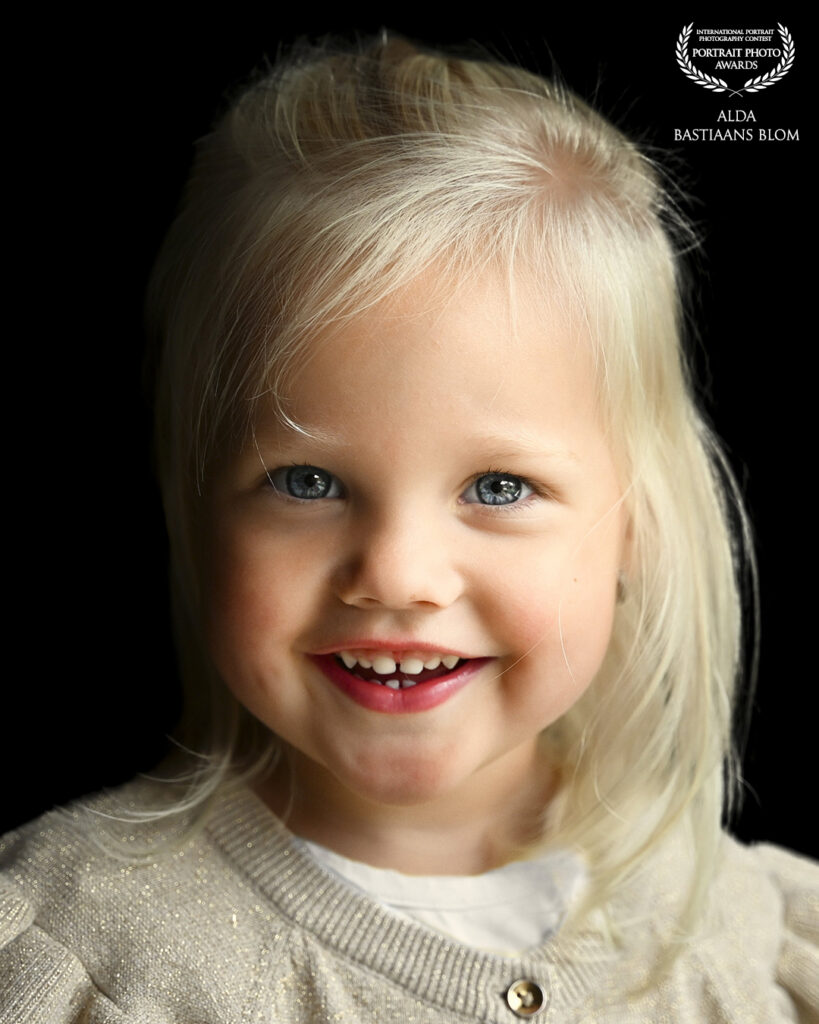 portret van een blond meisje